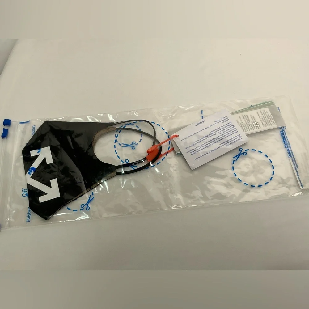 Off-White Arrows Black and White Face Mask